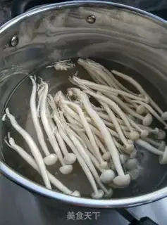 Make Garlic ointment, white mushrooms step 1