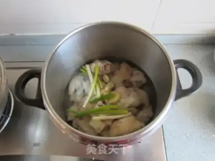 Make Sour soup pig hands step 3