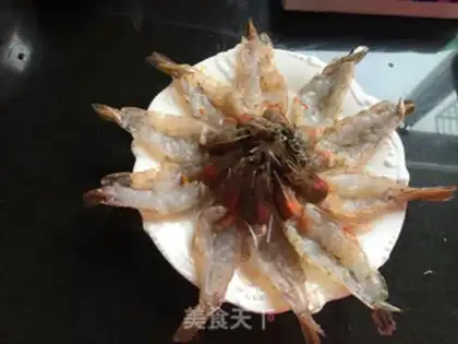 Make Flowers with rich shrimp step 4