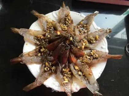 Make Flowers with rich shrimp step 6