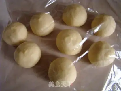 Make Coconut round bread step 3