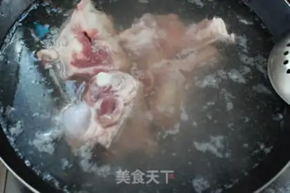Make The sea belt has a bone soup step 1