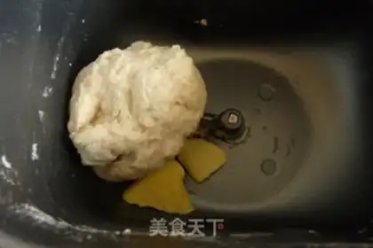 Make Tuna pizza step 1