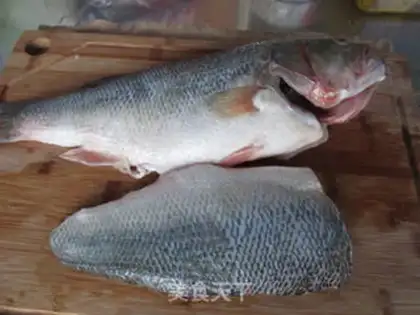 Make Tomato olive bass salad step 0