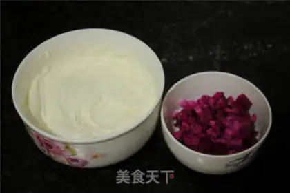 Make Flamingo cream roll step 7