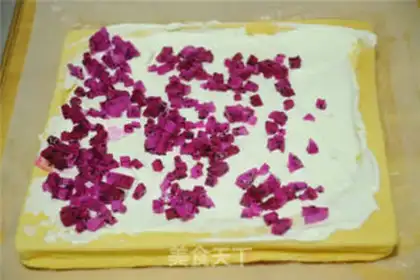 Make Flamingo cream roll step 8