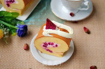 Make Flamingo cream roll step 10