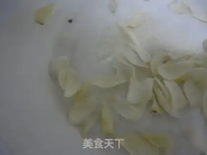 Make Celery lilies for cashew nuts step 0
