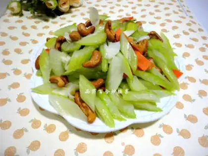 Make Celery lilies for cashew nuts step 14