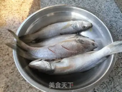 Make Fried yellowfish step 0