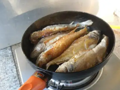 Make Fried yellowfish step 2