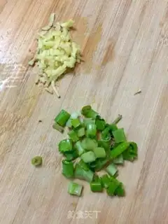 Make The warm radish crotch soup step 1