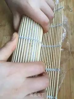 Make Avocado sushi step 8