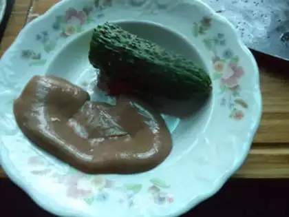 Make cucumber pig
