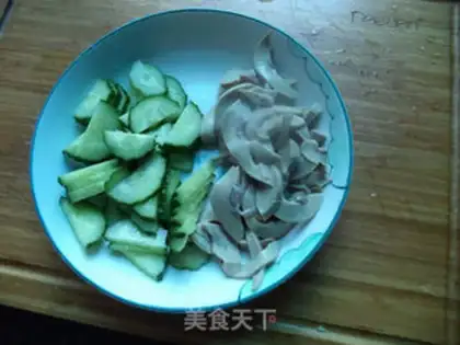 Make cucumber pig