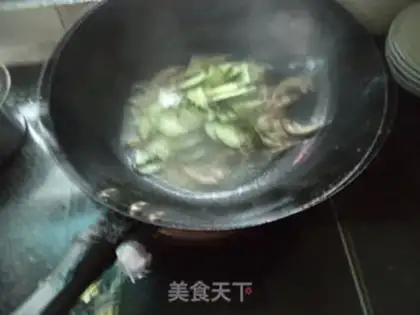 Make cucumber pig