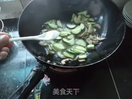 Make cucumber pig