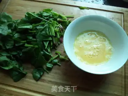 Make spinach egg soup step 1