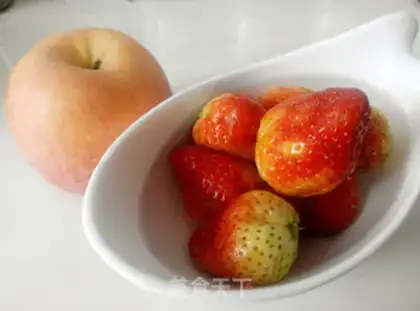 Make Apple strawberry juice step 0