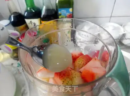 Make Apple strawberry juice step 1