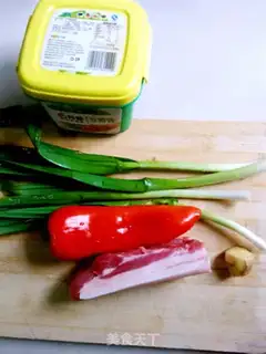 Make Garlic sprouts back to the pot step 0
