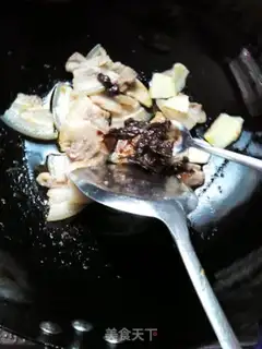 Make Garlic sprouts back to the pot step 5