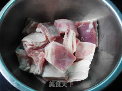 Make Worm and herbs and goat soup step 0