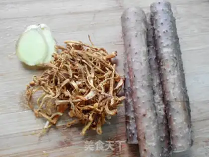 Make Worm and herbs and goat soup step 1