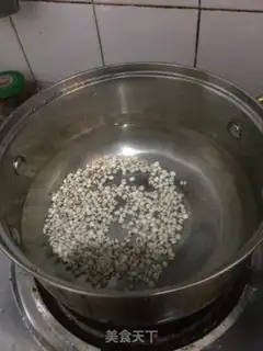Make A healthy thin soup step 2