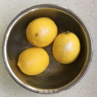 Make Honey lemon tea step 1