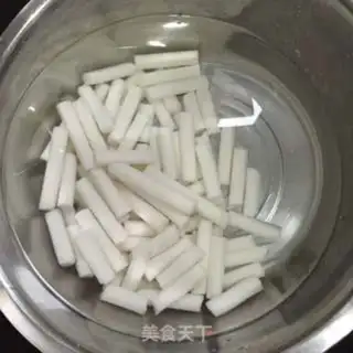 Make Red sugar fingers step 1