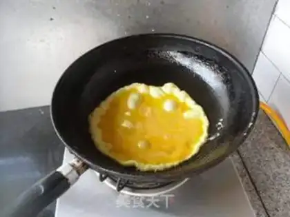 Make Tomato fried eggs step 2