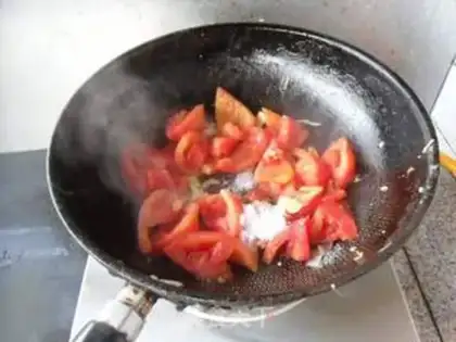 Make Tomato fried eggs step 3