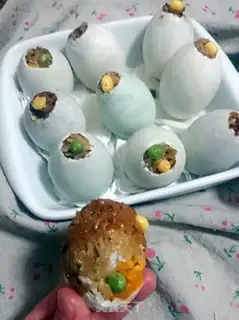 Make A tacky egg step 12