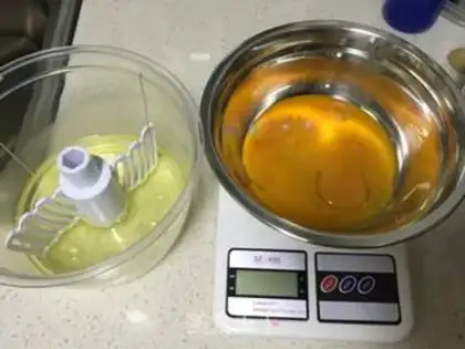 Make A twilight cake for the eggs step 1