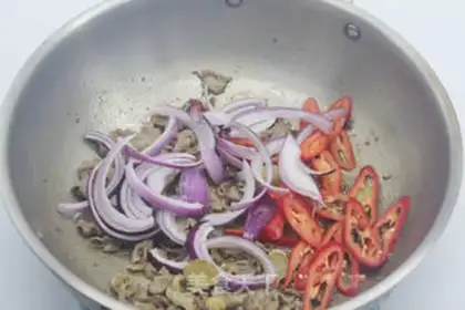 Make Onion fried lamb chops step 4