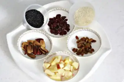 Make Sweet, black and red dates step 0