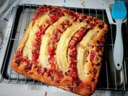 Make Flip banana cranberry cake step 17
