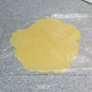 Make Straw hat frosting cookies step 4