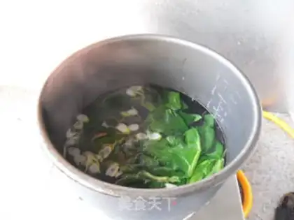 Make Spinach and eggflower soup step 1