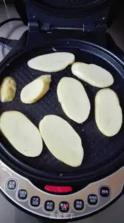 Make Spicy potato chips step 4
