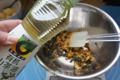Make The veggie pinecake step 1