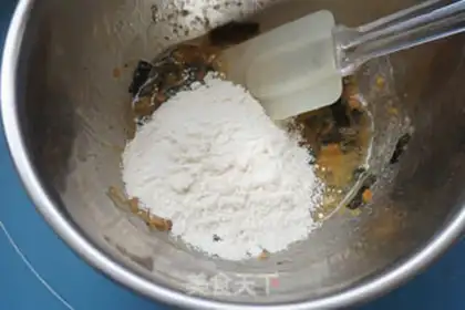 Make The veggie pinecake step 3