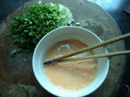 Make Onion fried eggs step 1