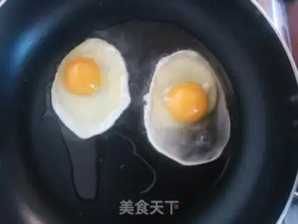 Make Ham sausage egg noodles step 3