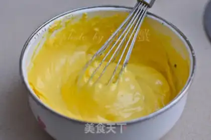 Make Strawberry cream cake step 2