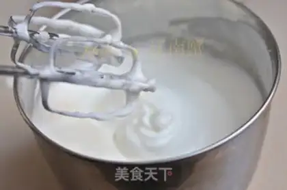 Make Strawberry cream cake step 3