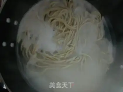 Make Ham sausage egg noodles step 5