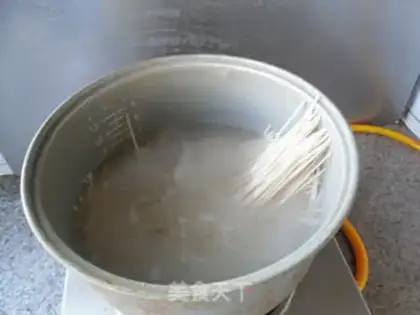 Make Chicken wing noodles step 1
