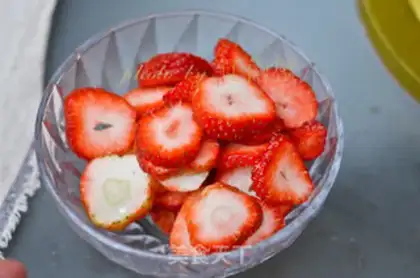 Make Strawberry cream cake step 13